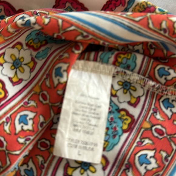 VERSE size Large flowered multi color top. - Picture 7 of 10